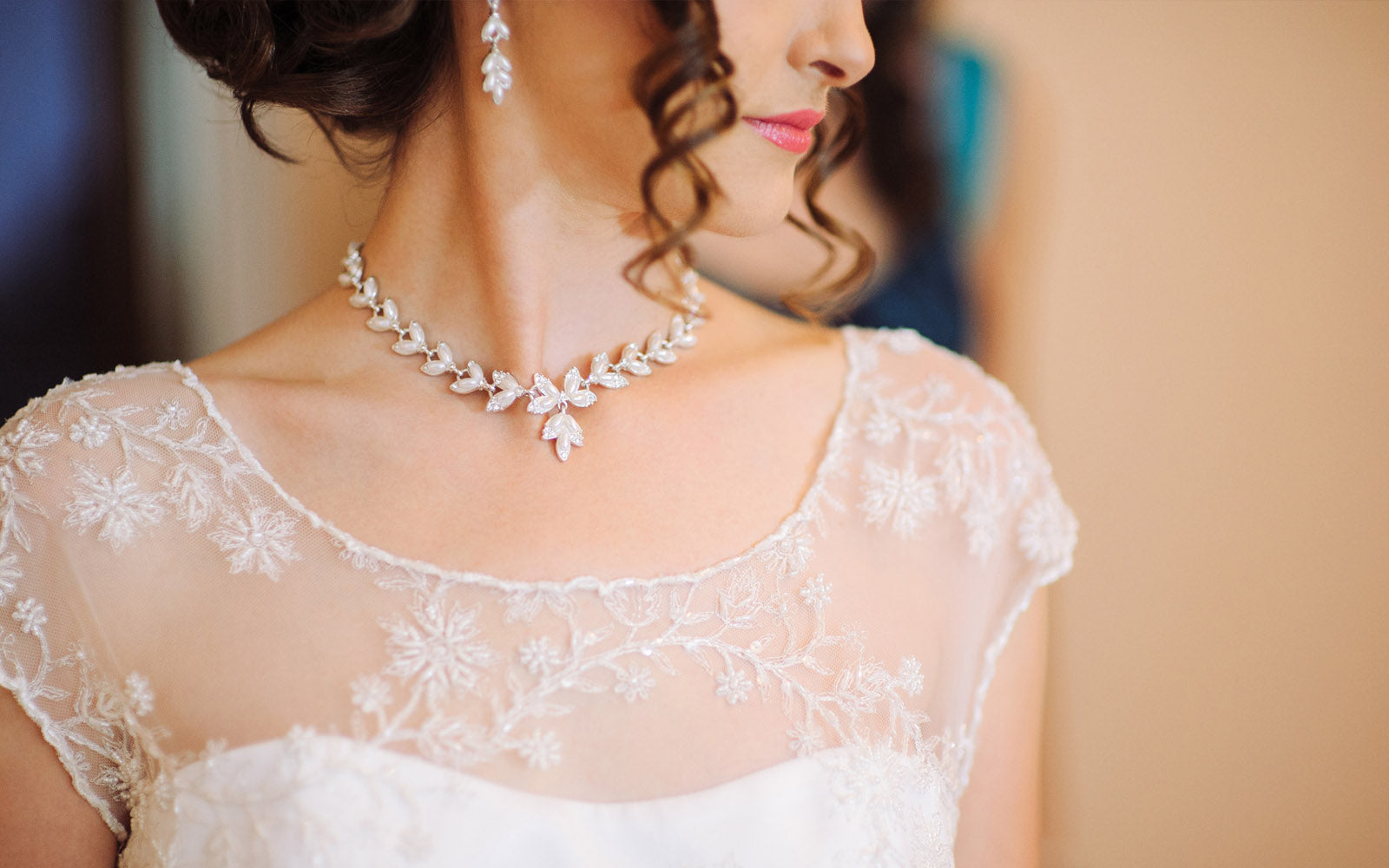 Wedding Dress Accessories and Jewelry: Your Ultimate Guide –  JohnstonJewelers